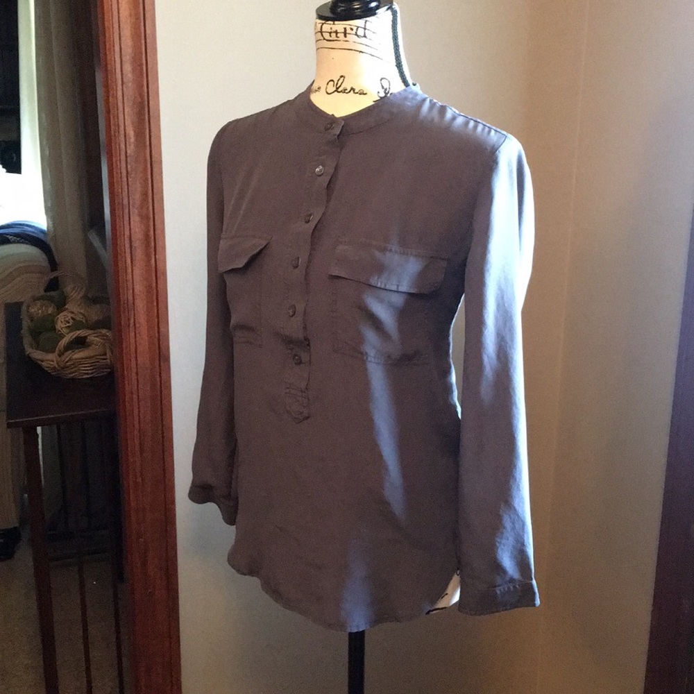 Banana Republic Long Sleeve Silk Button Up Shirt